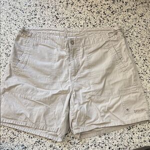 Columbia Women’s Light Tan Cargo Shorts Size L